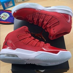 Jordan gym red max aura